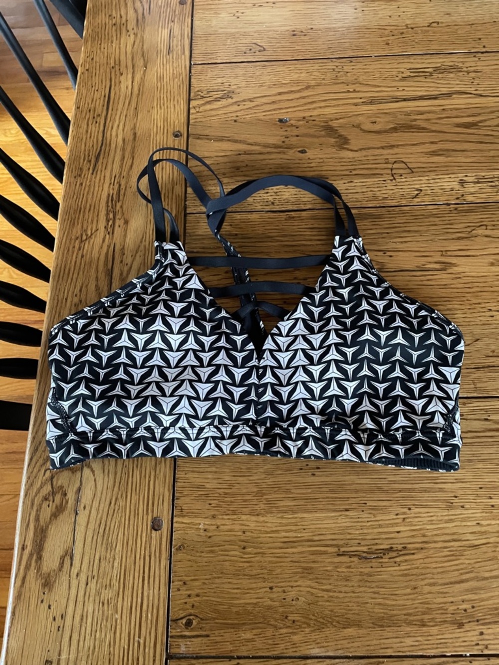Victoria's Secret Black & White Strappy Geo-Print Sports Bra